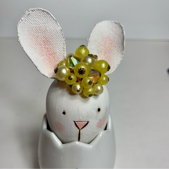 Vintage bone china egg vase with adorable hand made bunny rabbit head. - Picture 2 of 10